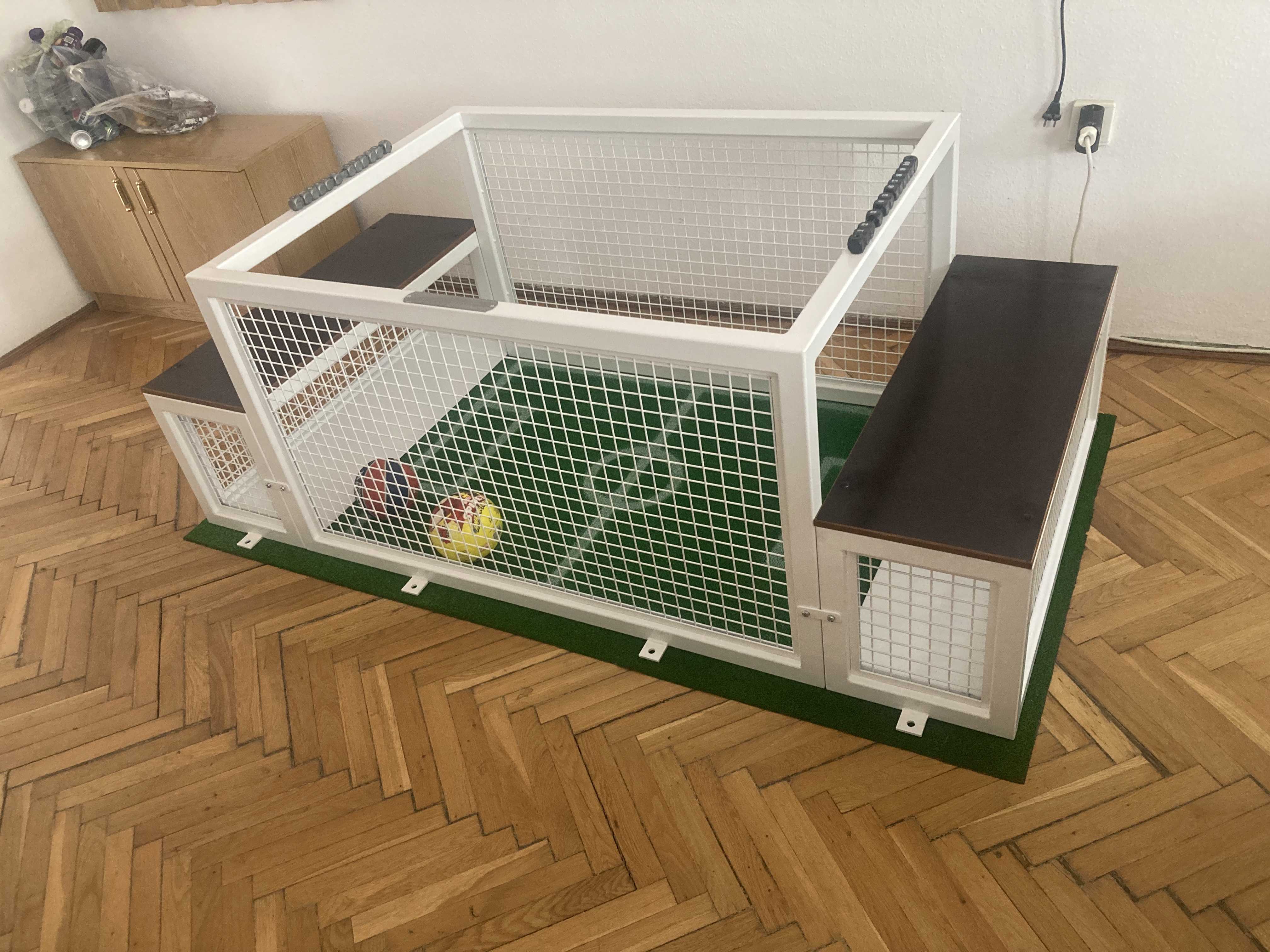 Mini focipálya — cage-foci asztal hálós oldalfalakkal